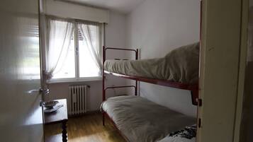 3 slaapkamers, een strijkplank/strijkijzer, beddengoed