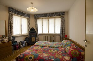 3 bedrooms, iron/ironing board, bed sheets