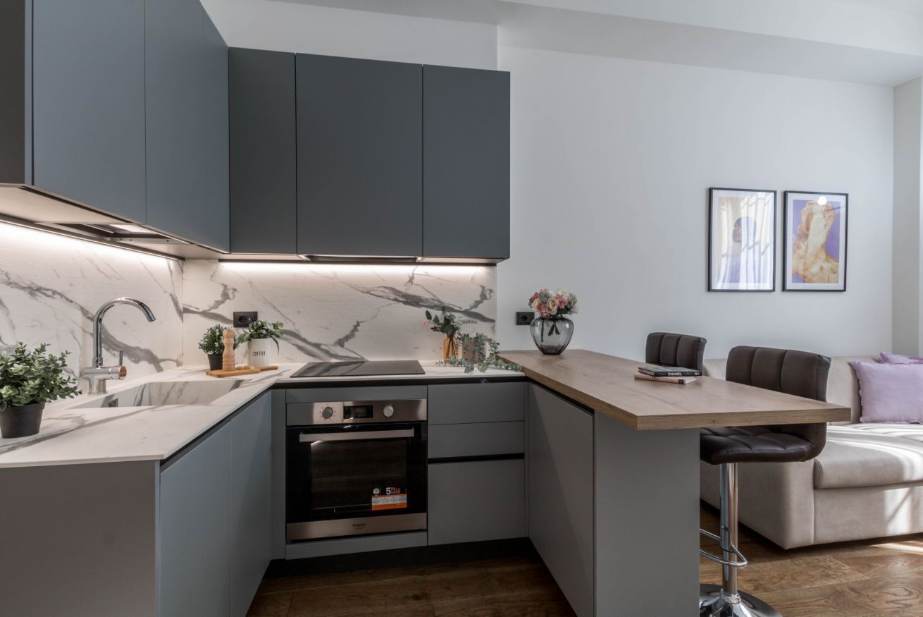 Fridge, oven, stovetop, dishwasher