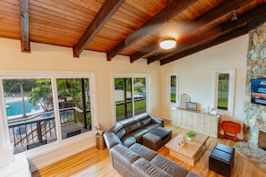 Smart TV, fireplace, video games, ping pong - Unique Home Resort W/ Coolest Amenities and Games! (Jensen Beach)