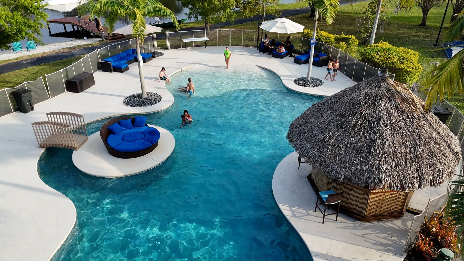 Piscine extérieure, piscine chauffée