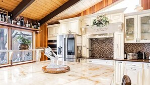 Private kitchen - Vegas Acre Ranch w/ Heated Pool&Tennis&Spa
 (Las Vegas)