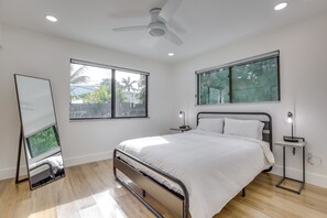 4 bedrooms, iron/ironing board, WiFi, bed sheets - Chic Florida Retreat w/ Pool, Patio & Gas Grill! (Wilton Manors)