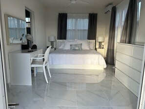 2 bedrooms, in-room safe, iron/ironing board, free WiFi