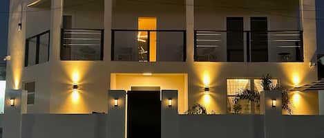 المنشأة من الخارج