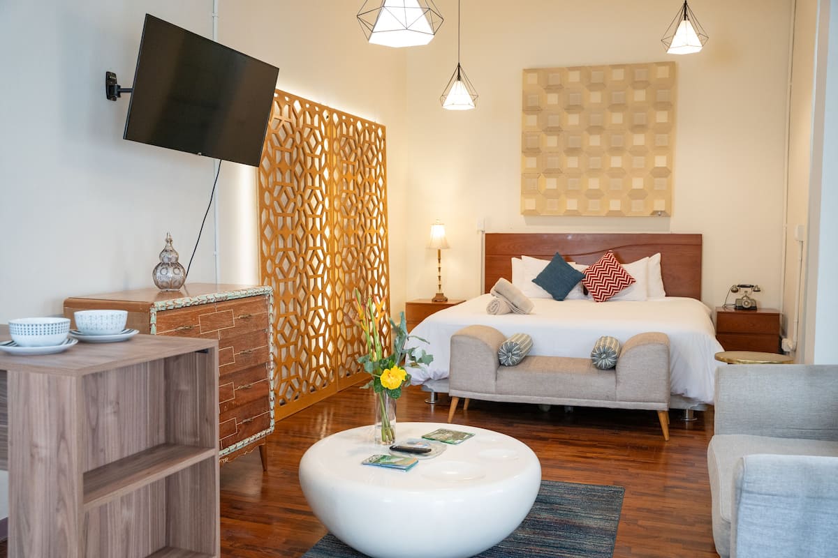 Superior suite | 1 slaapkamer, luxe beddengoed, donzen dekbedden, individueel gedecoreerd
