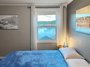 3 bedrooms, WiFi, bed sheets - Captain's suite @ The Homestead Oceanfront (Norman's Cove-Long Cove)