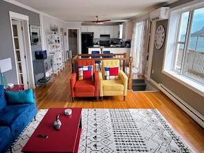 TV, stereo - Captain's suite @ The Homestead Oceanfront (Norman's Cove-Long Cove)