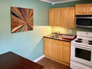 Fridge, microwave, oven, stovetop - Starboard suite @ The Homestead Oceanfront (Norman's Cove-Long Cove)