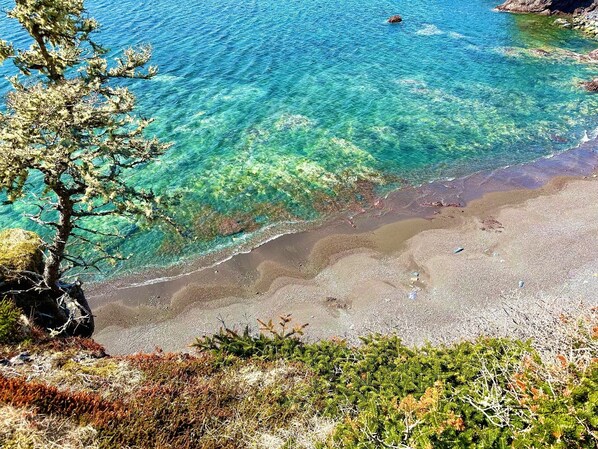 On the beach - Starboard suite @ The Homestead Oceanfront (Norman's Cove-Long Cove)