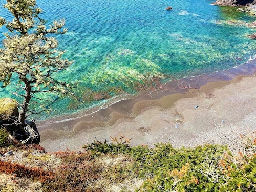 Upstairs @ The Homestead Oceanfront Suites