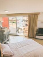 Estudio City | Tabla de planchar con plancha y wifi gratis