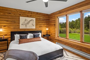 3 dormitorios, tabla de planchar con plancha, cuna de viaje