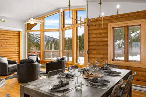 Cabin near Bridger Bowl with Hot Tub! 