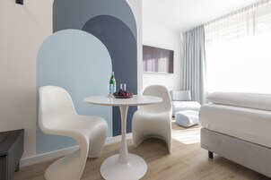 Cortinas blackout, tabla de planchar con plancha y wifi gratis 