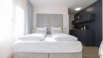 Deluxe Studio | Blackout drapes, iron/ironing board, free WiFi, bed sheets