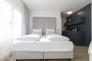 Cortinas blackout, tabla de planchar con plancha y wifi gratis 