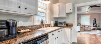 Lux Kalispell Farmhouse w/ Large Hot Tub
