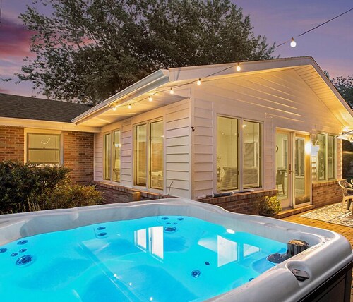 Family Fun House: Hot Tub*Ping Pong*Nintendo*Fire