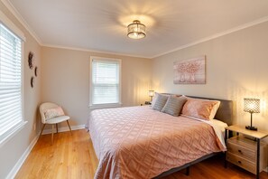 3 bedrooms, desk, iron/ironing board, travel crib