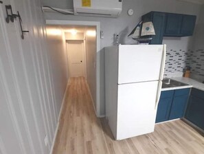 Fridge, microwave, oven, stovetop - Budapest!!
 (Columbus)
