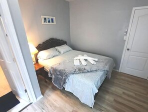 1 bedroom, iron/ironing board, free WiFi, bed sheets - Budapest!!
 (Columbus)