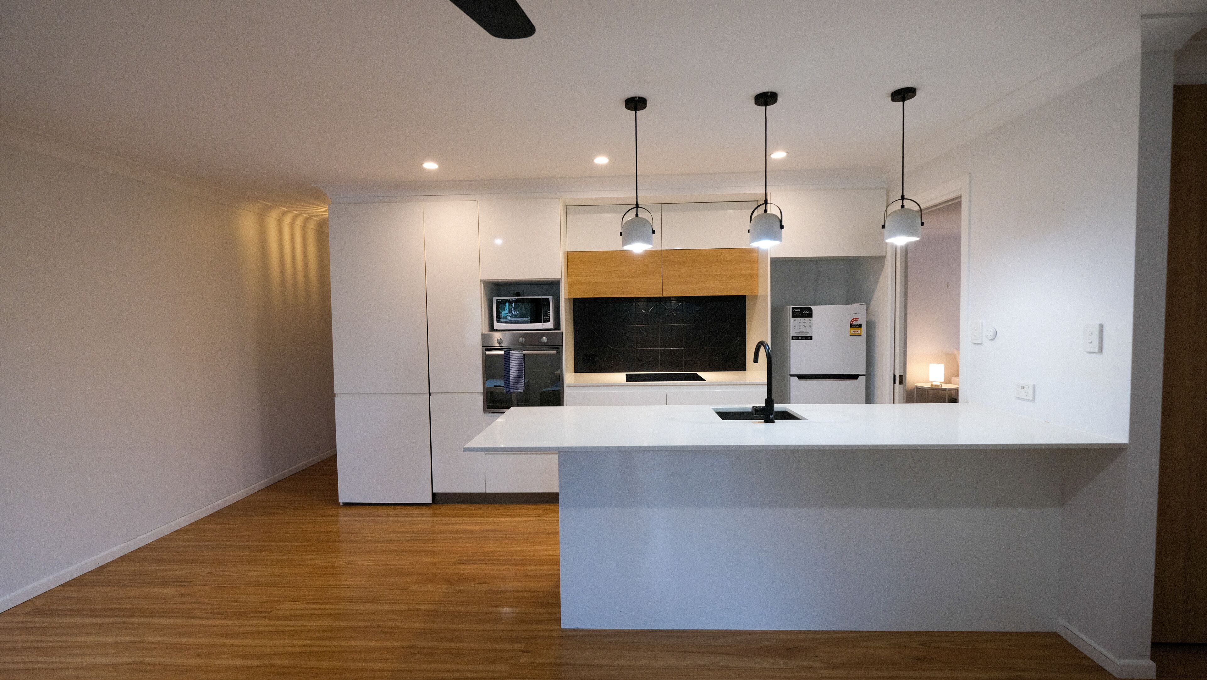 Departamento, 2 habitaciones (Private Courtyard) | Cocina privada | Refrigerador con congelador, microondas, horno y parrilla de estufa 