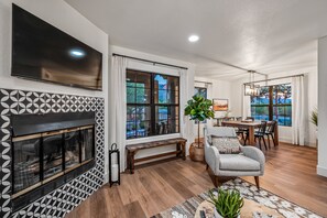 Smart TV, fireplace