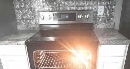 Lovely 2-bedroom rental unit with free parking