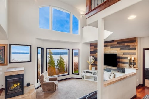 Awesome 5 bedroom, 4 bathroom, waterfront home with beautiful views and sauna.  