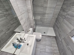 City Apartment | Bathroom - Peaceful & Elegant (London)