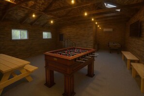 Game room - Bizlodge County Greenside Lakeview (Greenpoint Lodge) (Prince Edward)