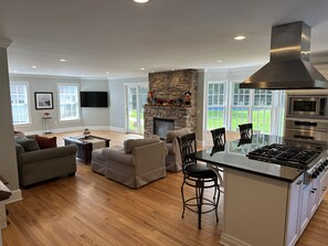 Fridge, microwave, oven, stovetop - A Perfect Getaway. Direct assess to the 1000 acre Old Saybrook Essex Preserve (Old Saybrook)