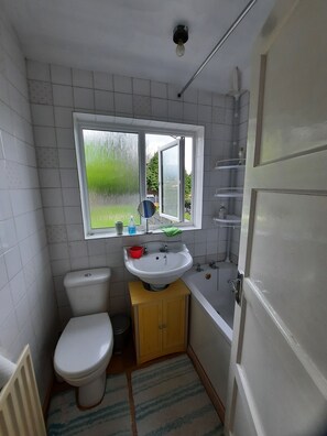 Towels, soap, shampoo, toilet paper