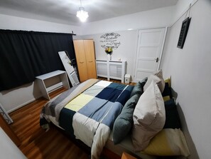 1 chambre, fer et planche Ă repasser, Wi-Fi, draps fournis