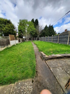 Property grounds - Cosy home in a warm family friendly quiet peaceful area in Dudley, West Mids  (Dudley)
