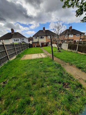 Property grounds - Cosy home in a warm family friendly quiet peaceful area in Dudley, West Mids  (Dudley)