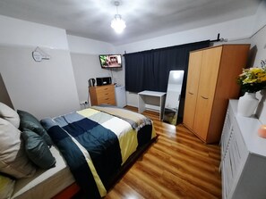 1 chambre, fer et planche Ă repasser, Wi-Fi, draps fournis