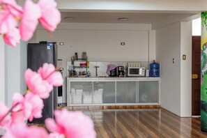 Studio Suite dành cho gia đình, dịch vụ dọn phòng, quang cảnh bãi biển | Bếp riêng | Ấm điện 
