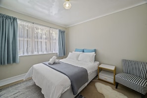 5 bedrooms, iron/ironing board, WiFi, bed sheets