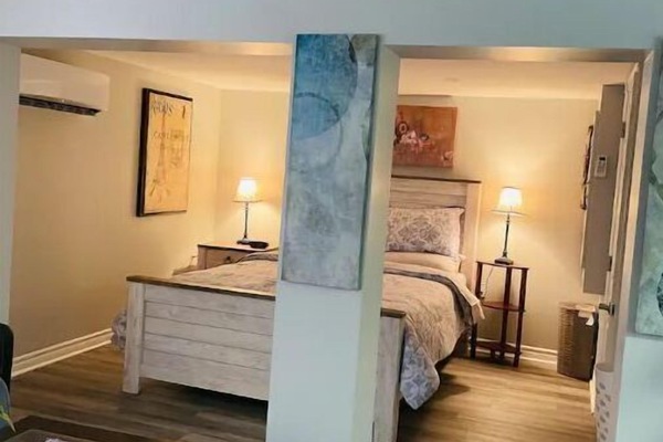 1 slaapkamer, een strijkplank/strijkijzer, wifi, beddengoed