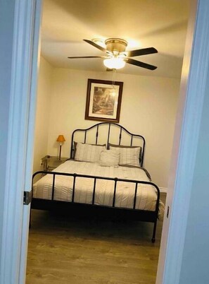 1 chambre, fer et planche à repasser, Wi-Fi, literie fournie