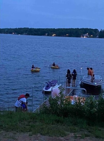 Seasonal Discount is on! 7 ppl Hottub with the view of the Mush a Mush Lake

