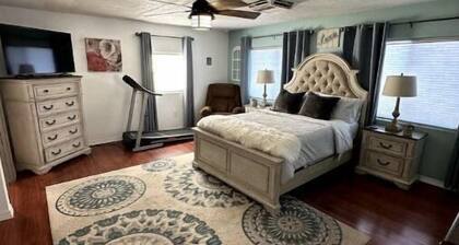 Cozy & Quiet Centralized Studio