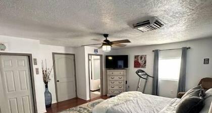 Cozy & Quiet Centralized Studio