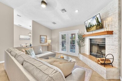 NEW Mountain View 4 BDRM Home with Pool & Spa, right on a Golf Course
