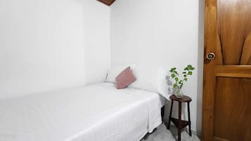 2 bedrooms, desk, iron/ironing board, WiFi