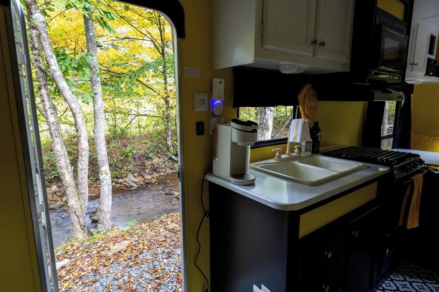 Køleskab, mikrobølgeovn, ovn, kogeplade