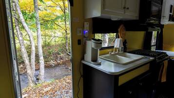 Køleskab, mikrobølgeovn, ovn, kogeplade