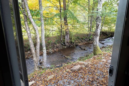 Creekside Camper & Mountain Hiking!